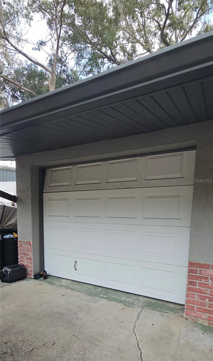 One car garage.