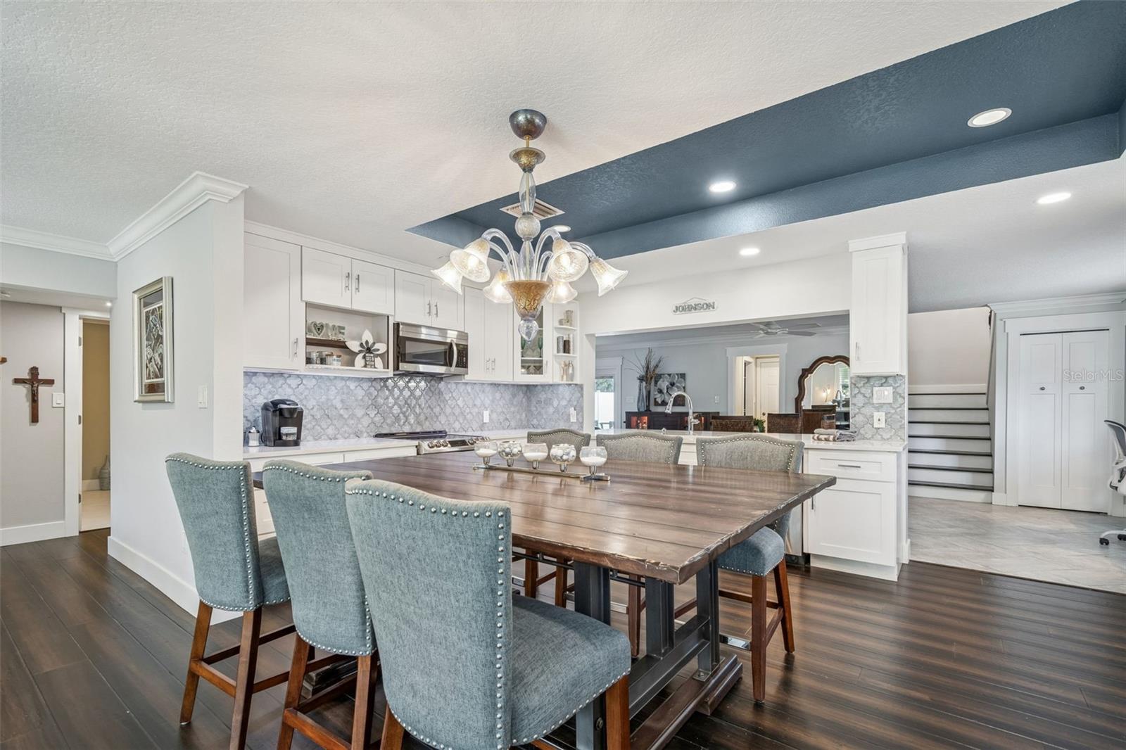 Eat-in kitchen space