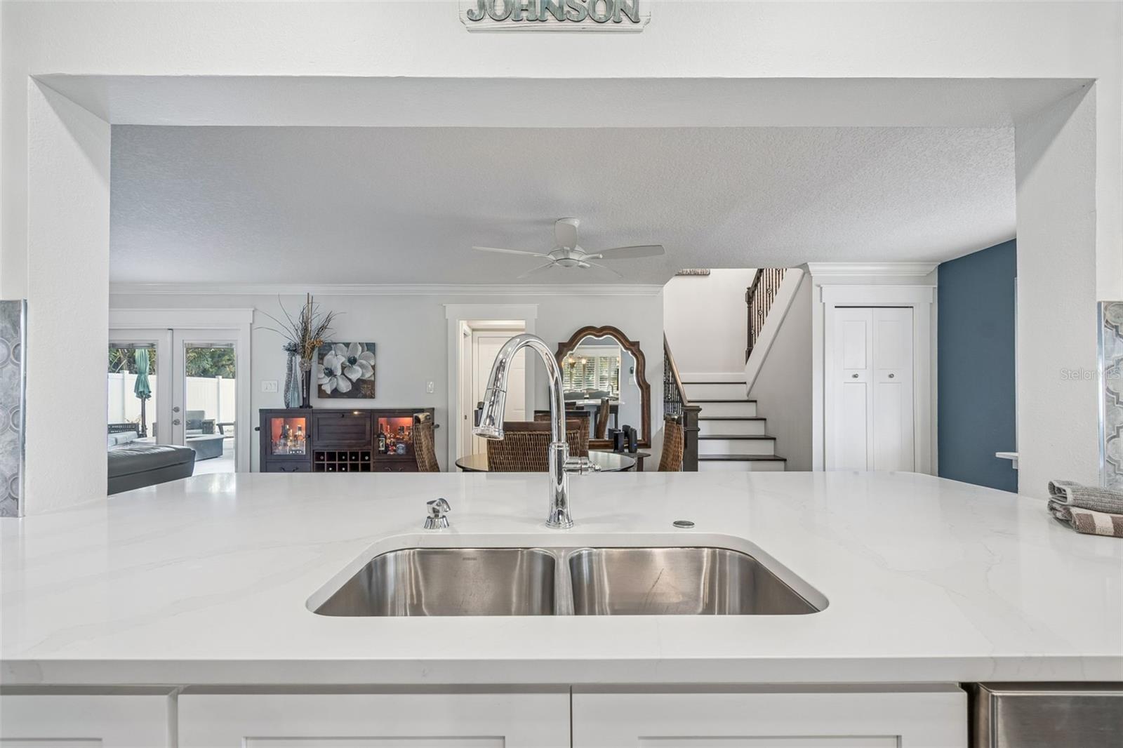 Bonus peninsula seating