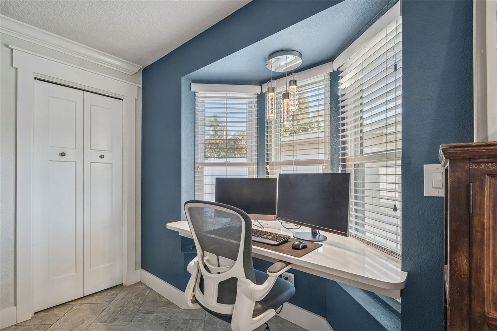 Built-in office nook