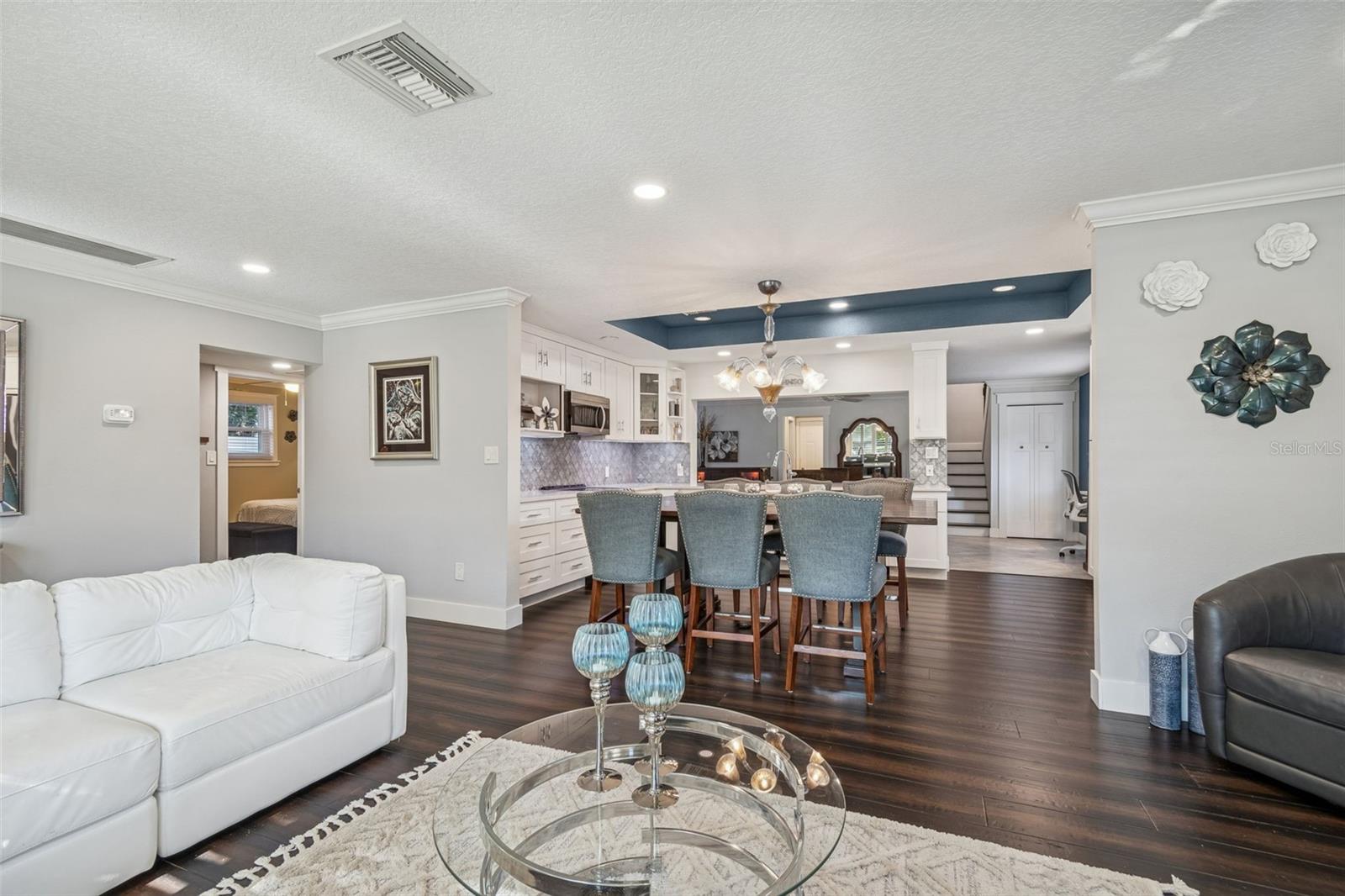 Living room and kitchen combo
