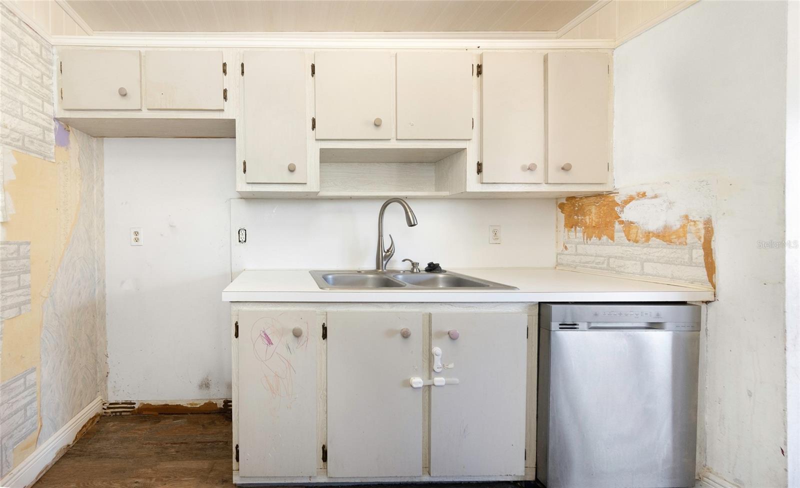 Kitchen - Right View