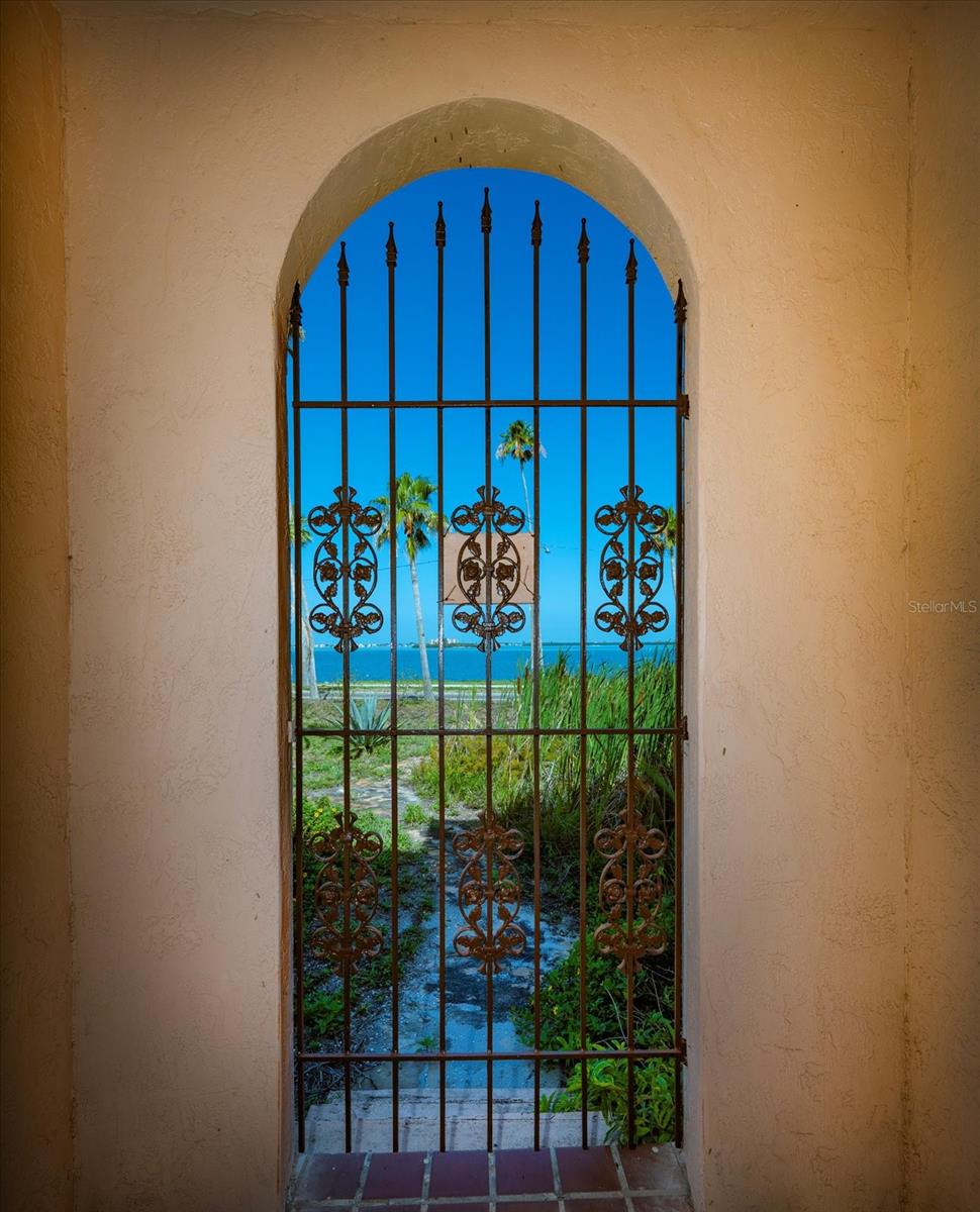 Gated front entryway