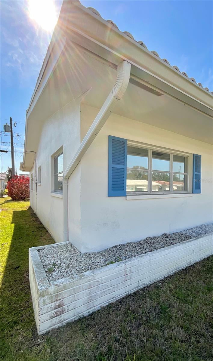 21-Exterior-East side of house