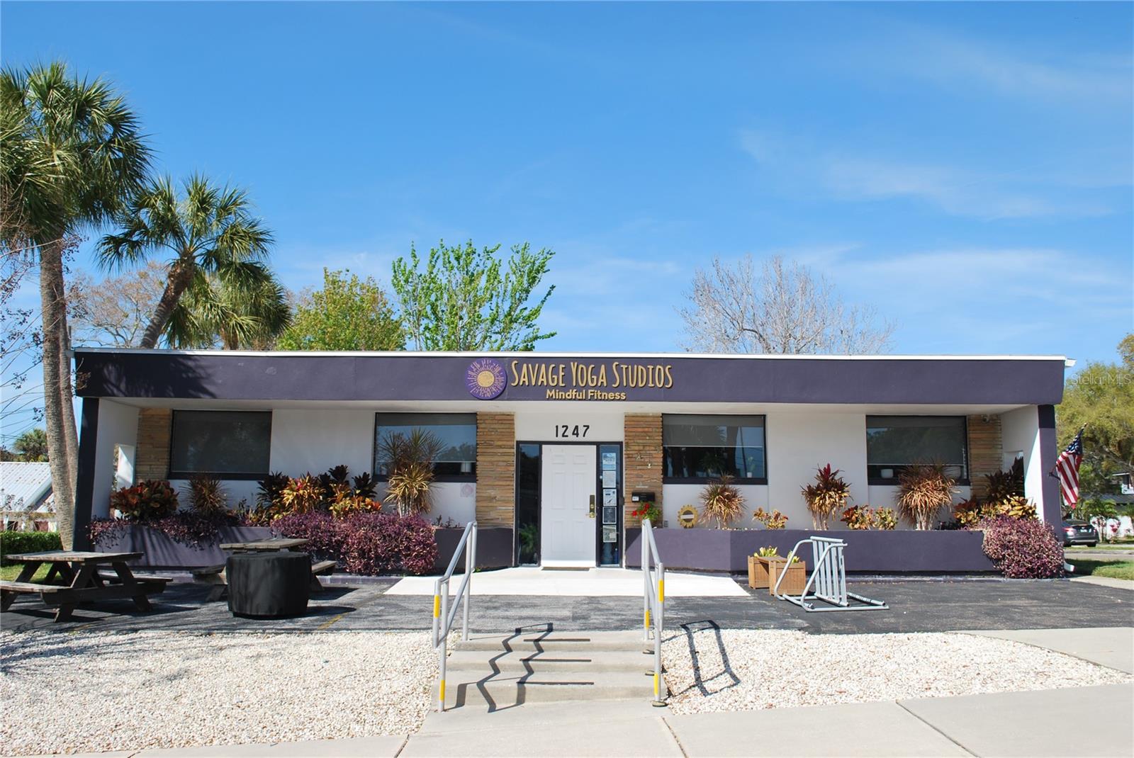 Walk or Golf Cart to Downtown Palm Harbor 2 YOGA locations