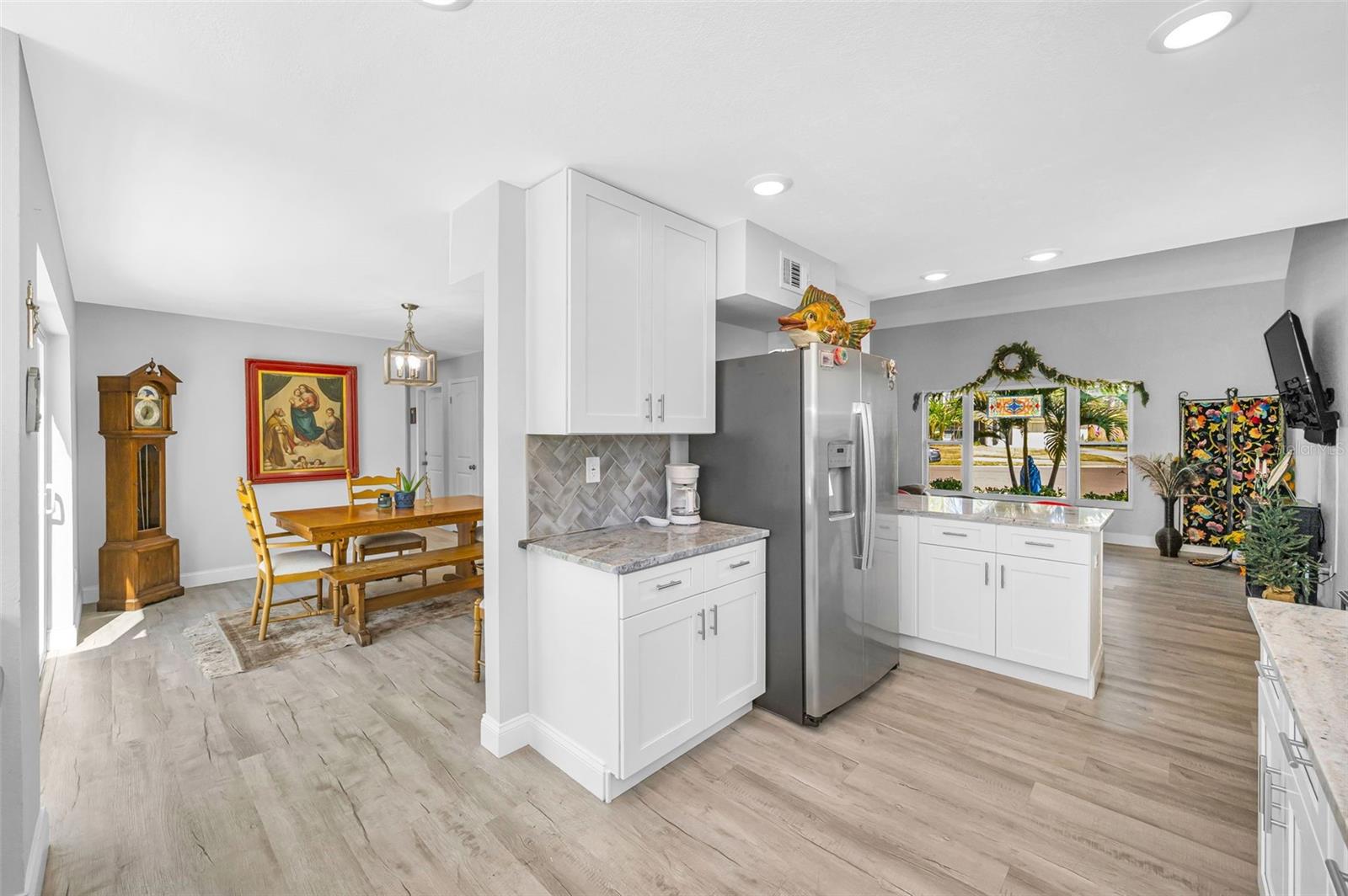 Easy access to the dining room