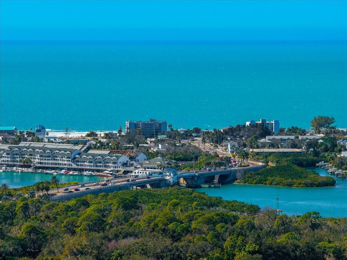 Just a few minute drive to beautiful Indian Rocks Beach!