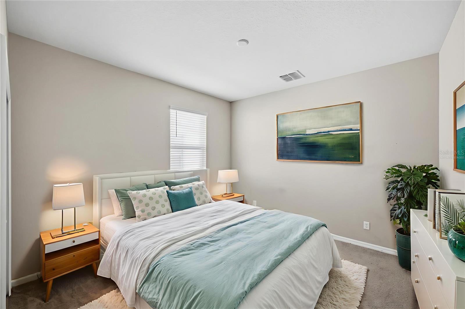 This photo has been Virtually Staged.