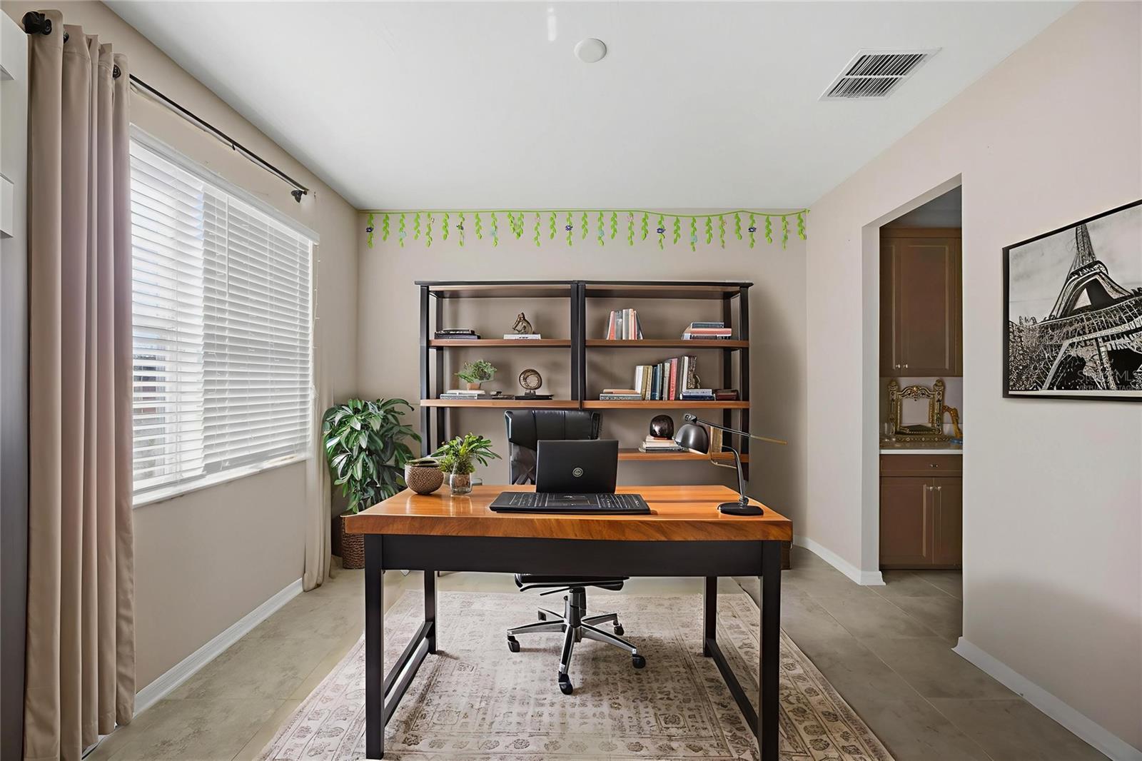 This photo has been Virtually Staged.