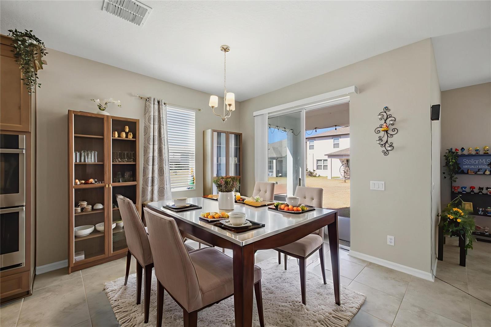 This photo has been Virtually Staged.