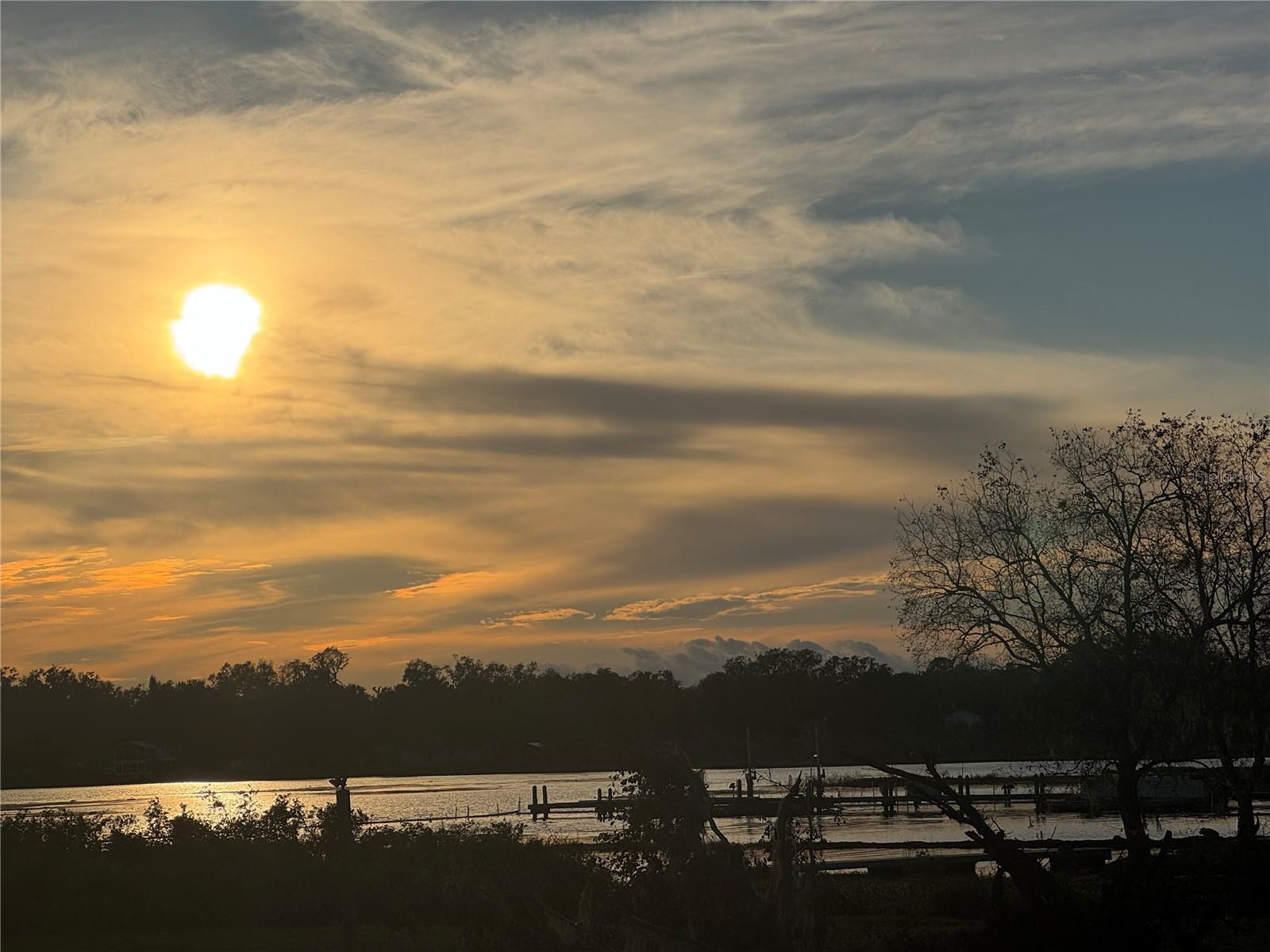 Another amazing Florida Sunset over Valrico Lake