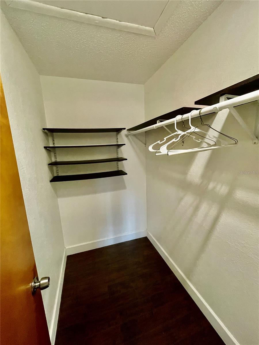 Master bed walkin closet