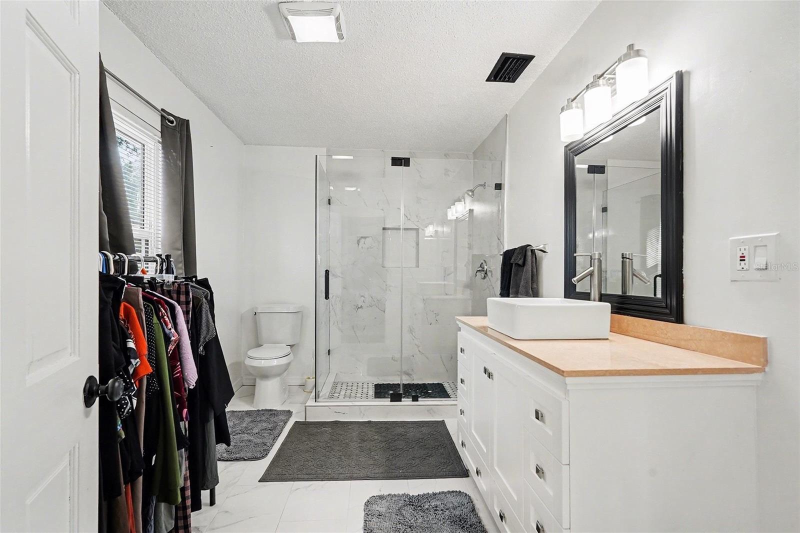 Ensuite Primary Bathroom - 6305 S Macdill Ave, Tampa, FL 33611