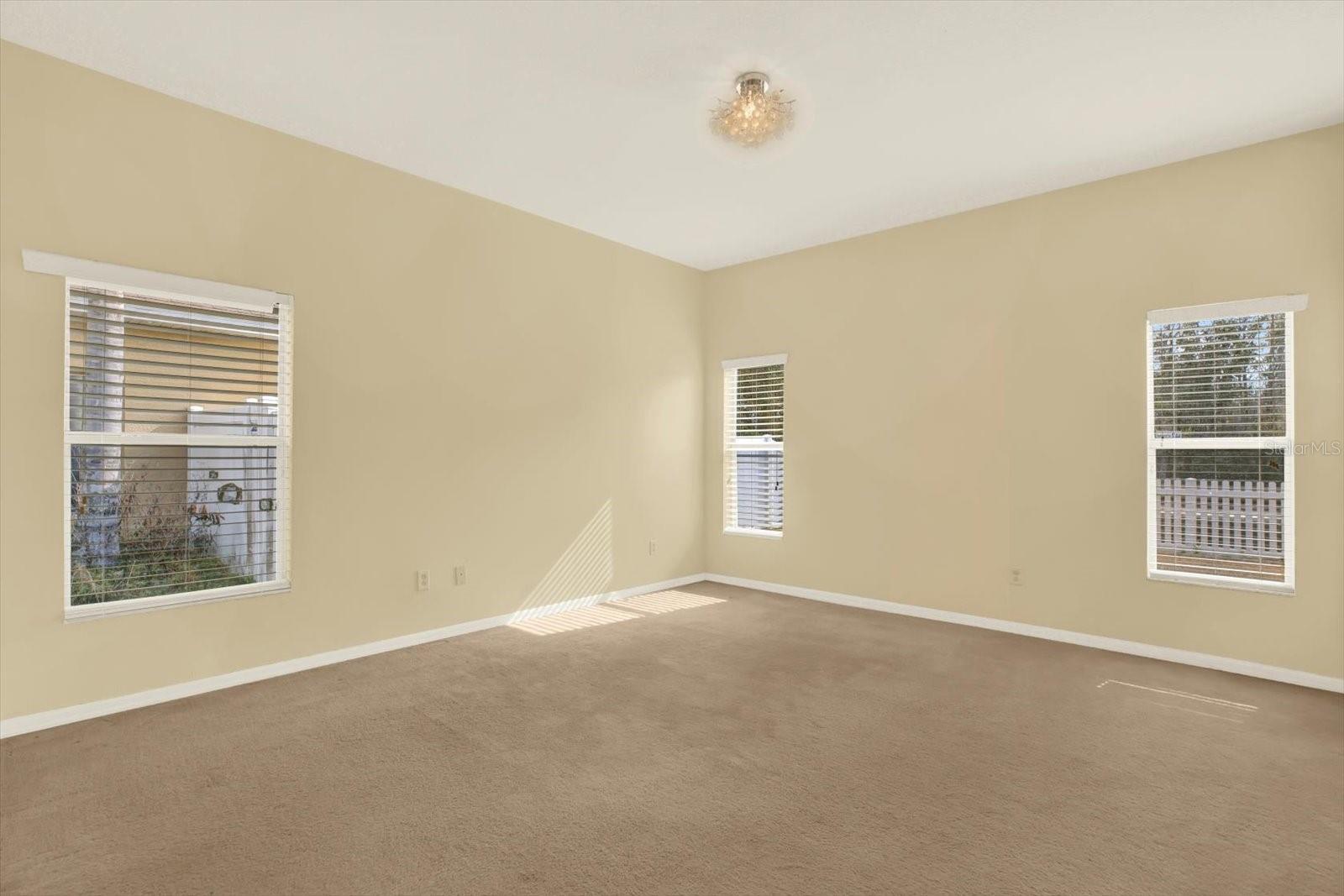 Owner’s suite with private lanai access