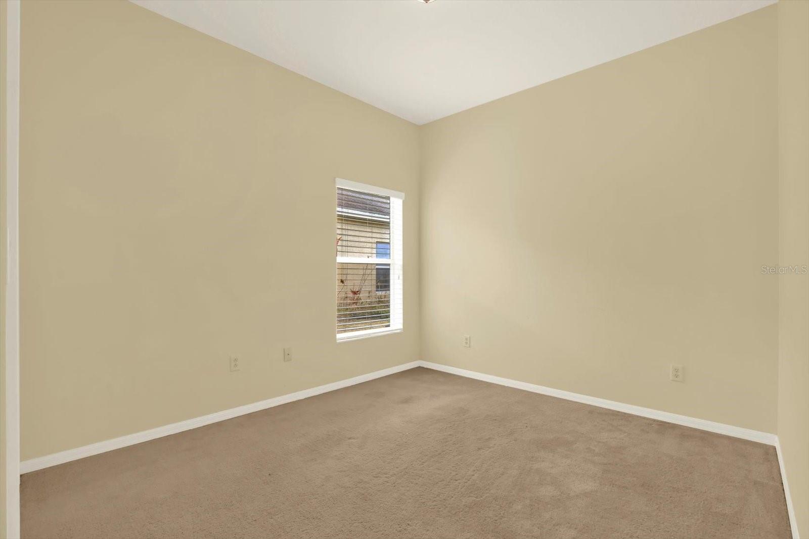 Additional bedroom ideal for guests or home office