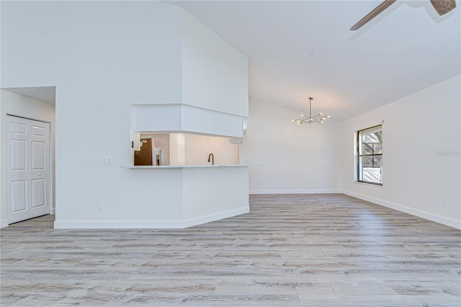Living Room/Dining Area