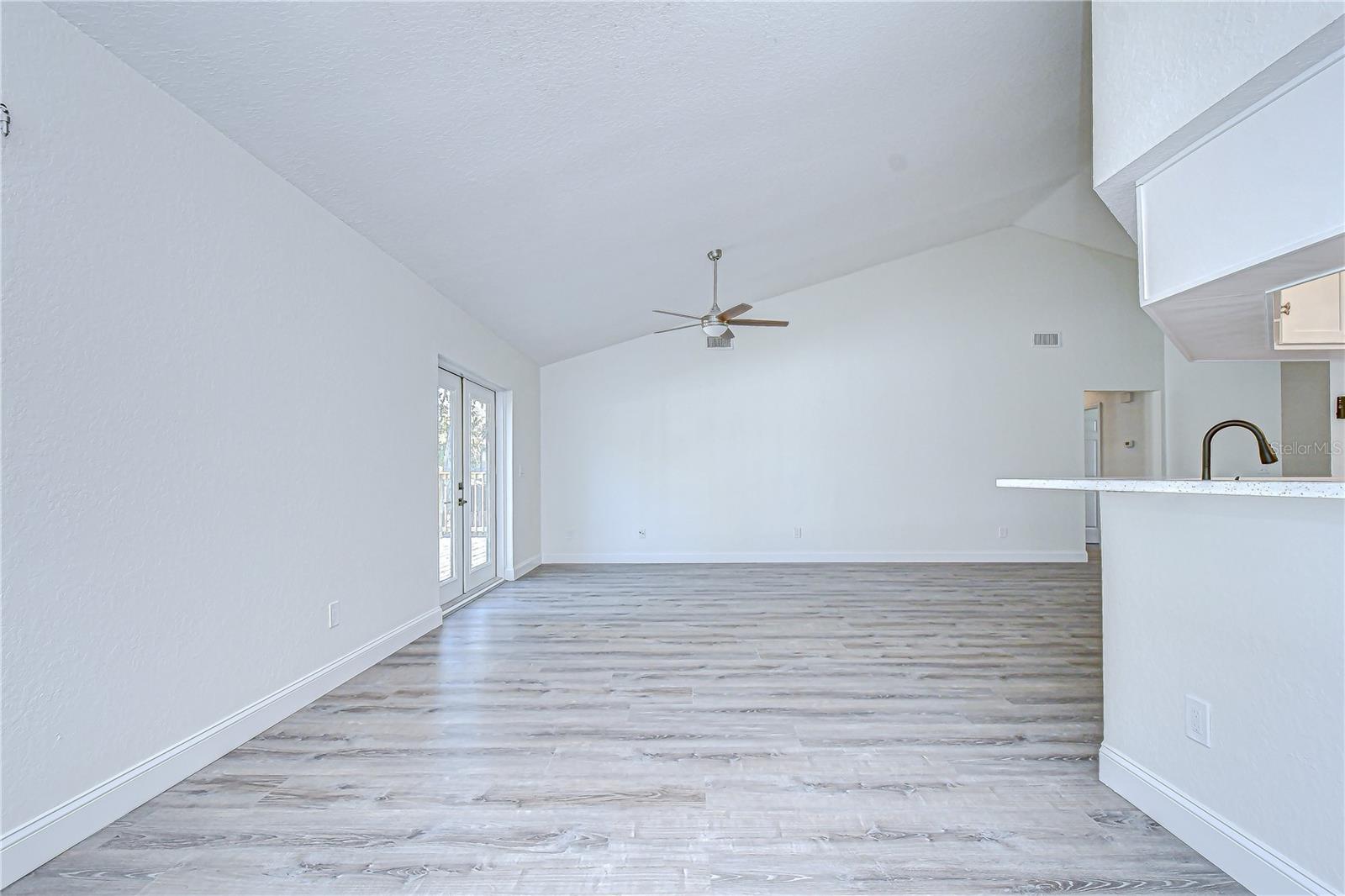 Living Room/Dining Area