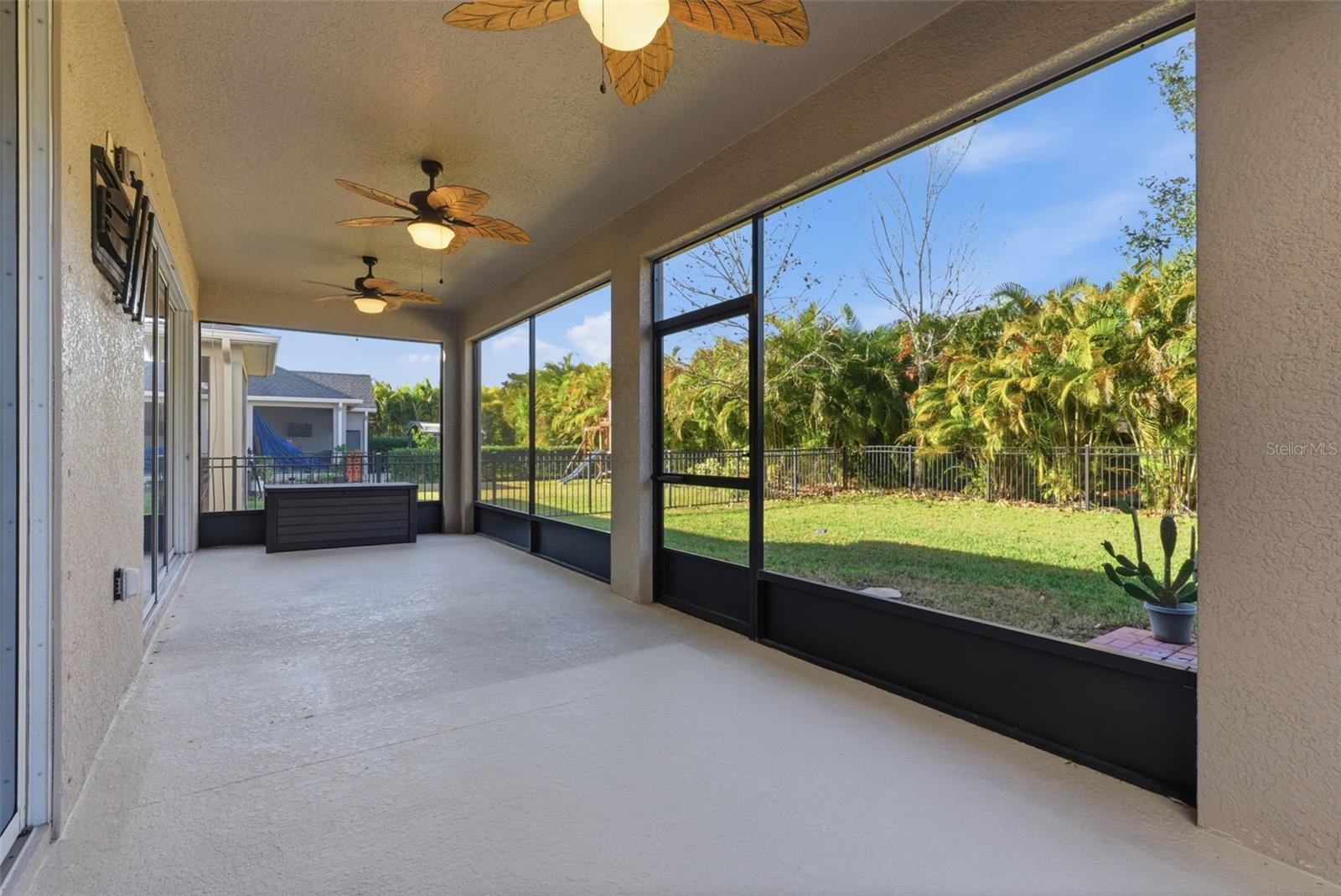 Large Screened In Lanai