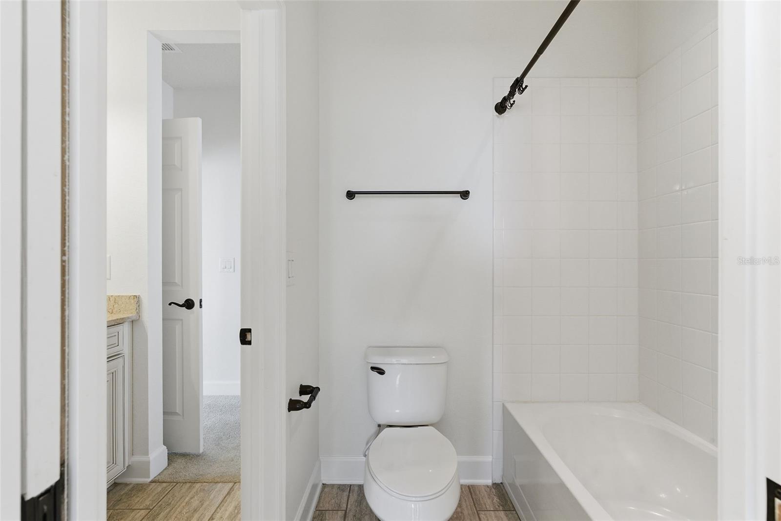 Jack and Jill Full Bathroom