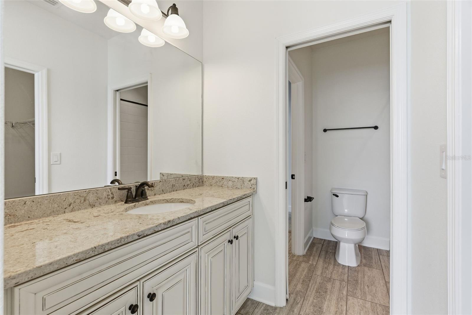 Jack and Jill Full Bathroom