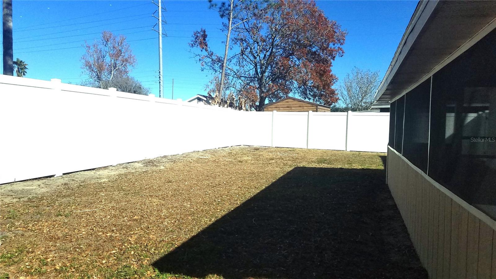 White vinyl Fencing