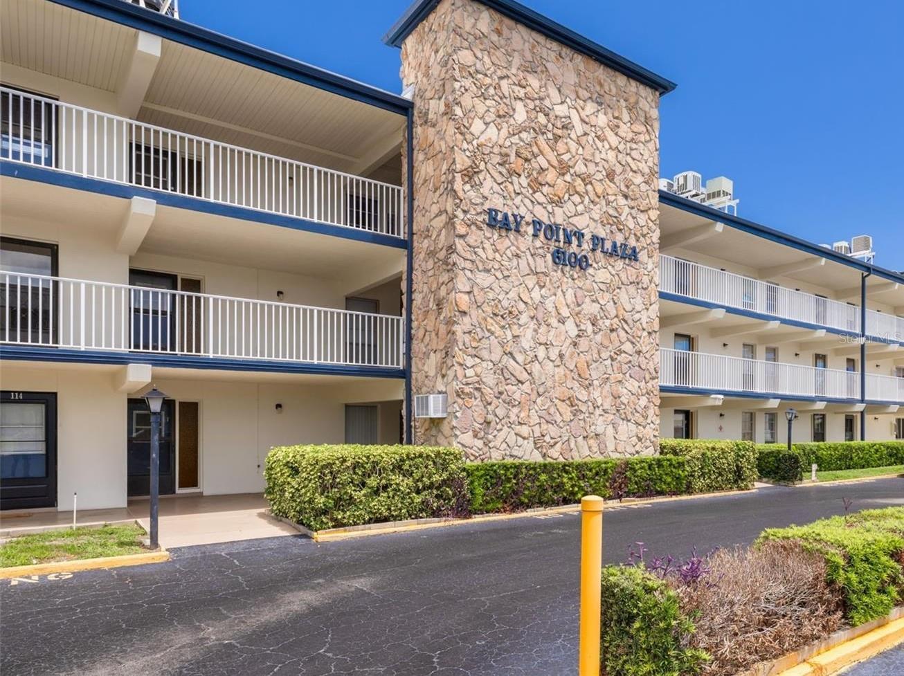 Well maintained complex.