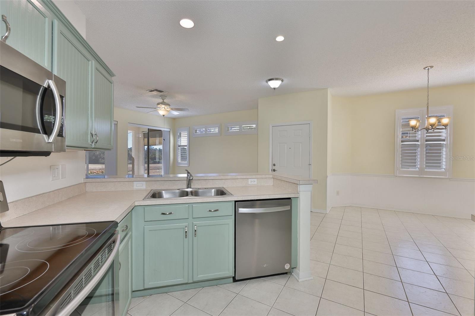 Kitchen with a Coastal Vibe