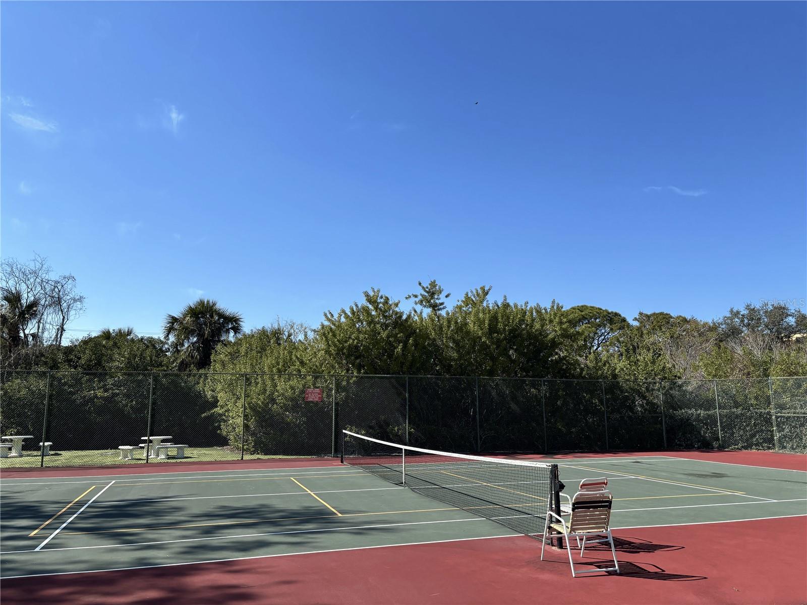 COMMUNITY TENNIS & PICKLE BALL COURTS