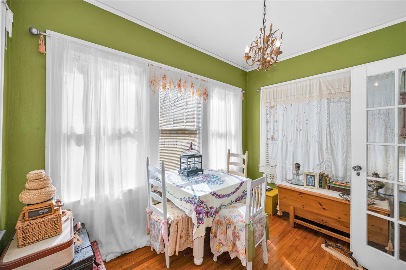 Dining Room w/ extra leaves