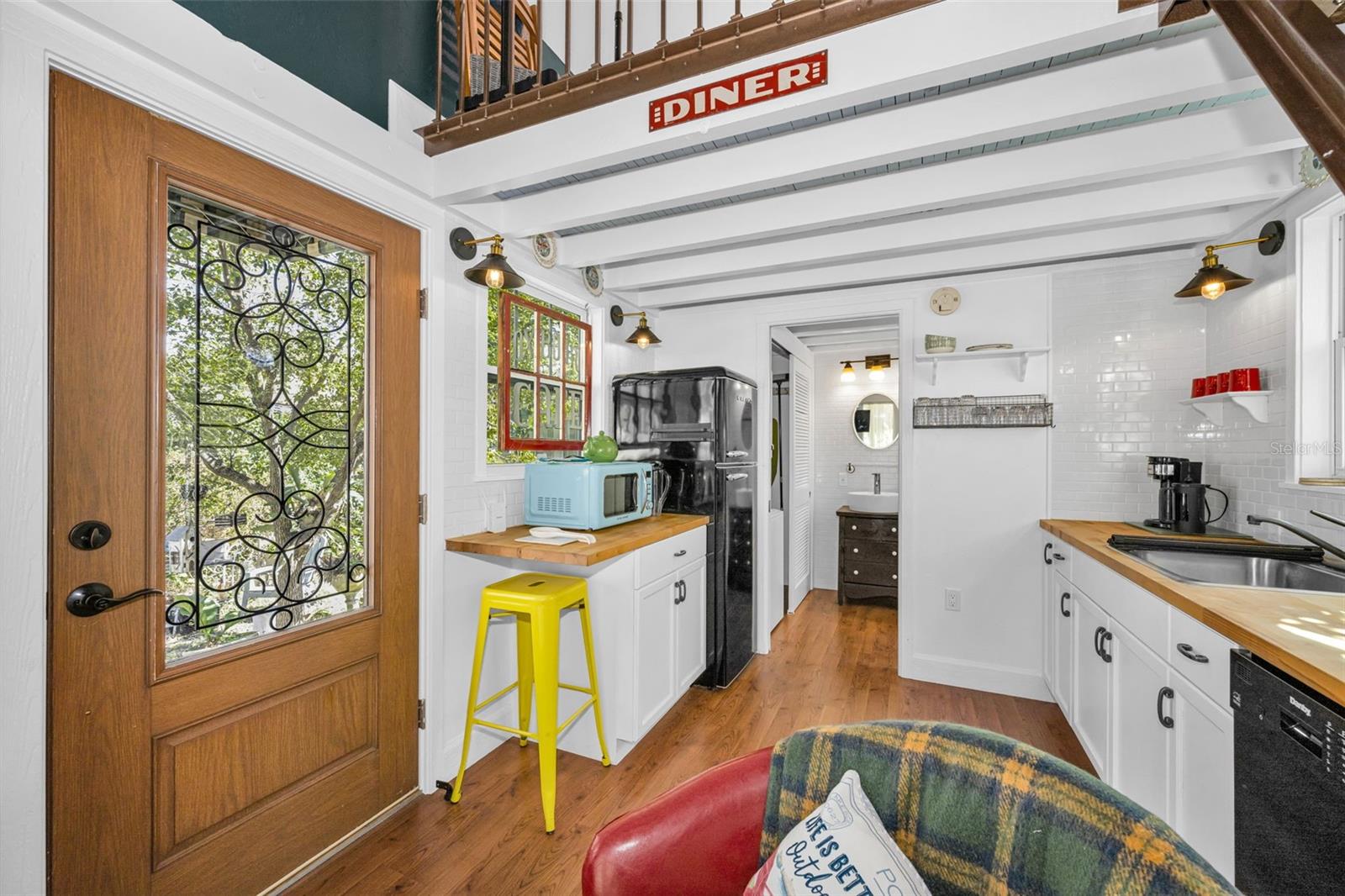 ADU - furnished with fully equiped kitchen