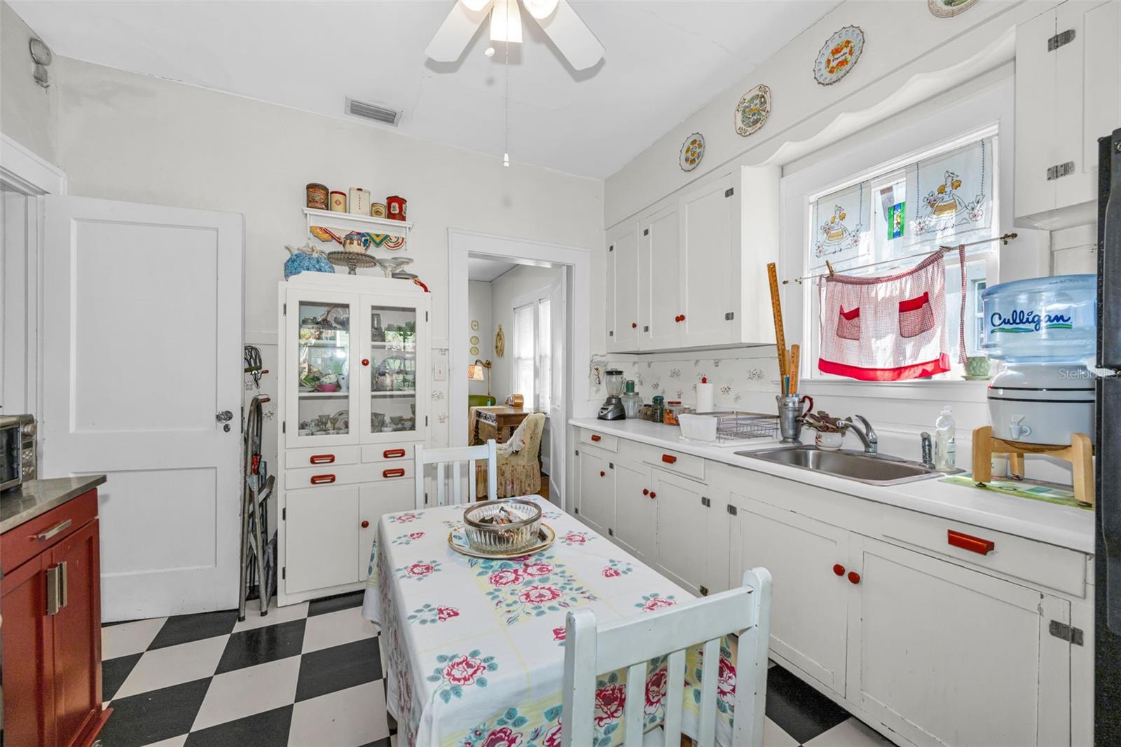Black & white checkered flooring was very popular in 1925