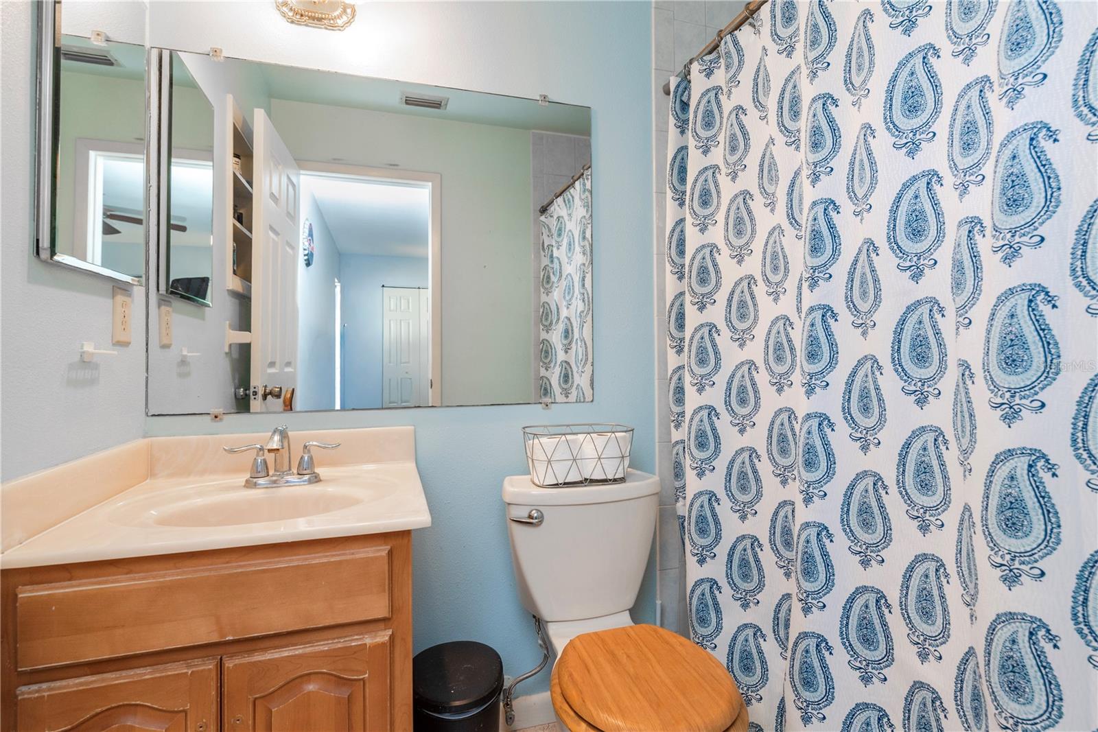 Second primary ensuite with walk-in shower.