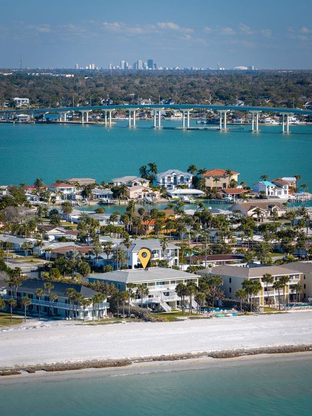 2300 Gulf Blvd. A small community of only 10 condos. Vistas looking east.