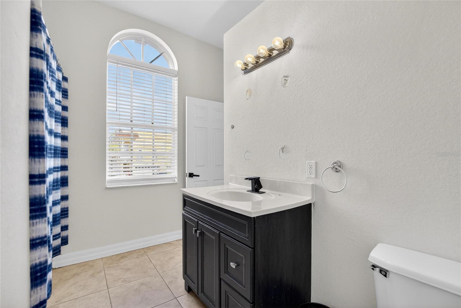 Jack and Jill Full Bath