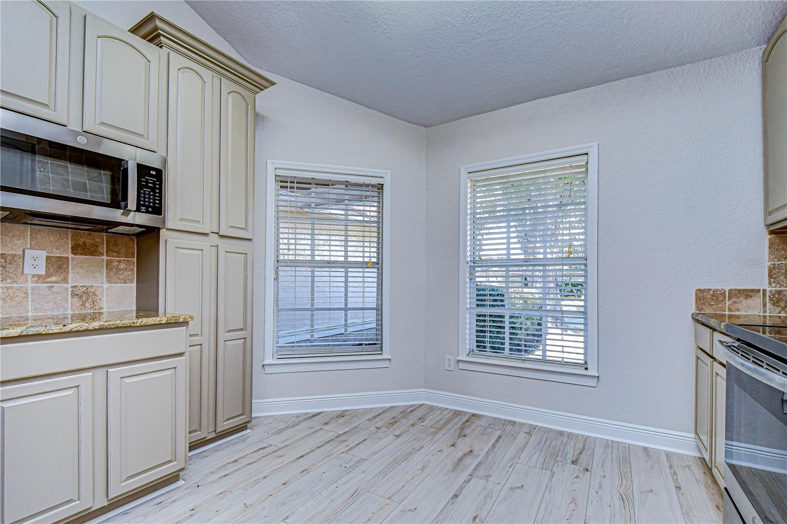 Small Eat-In kitchen