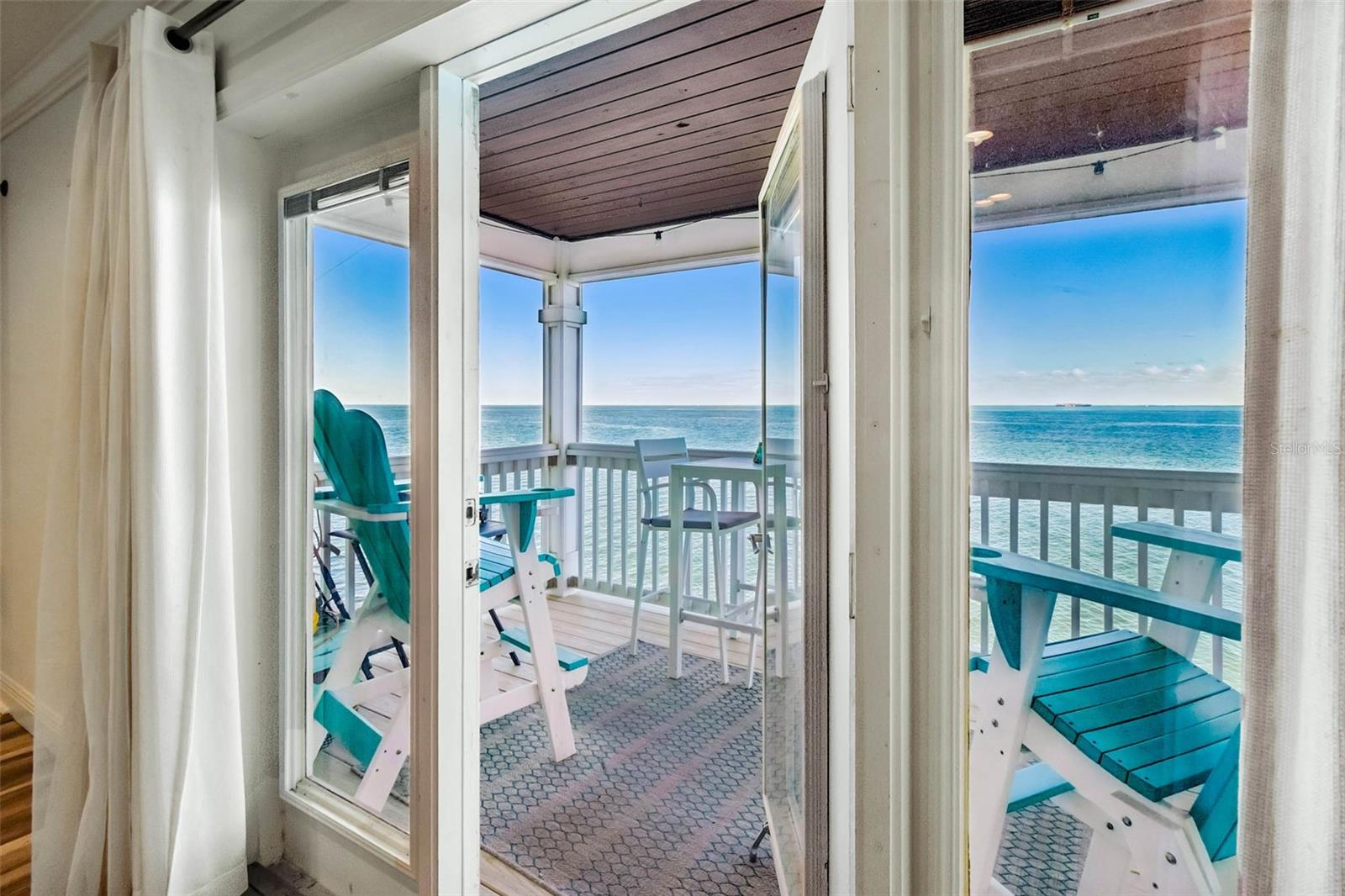 Bayfront Covered Balcony