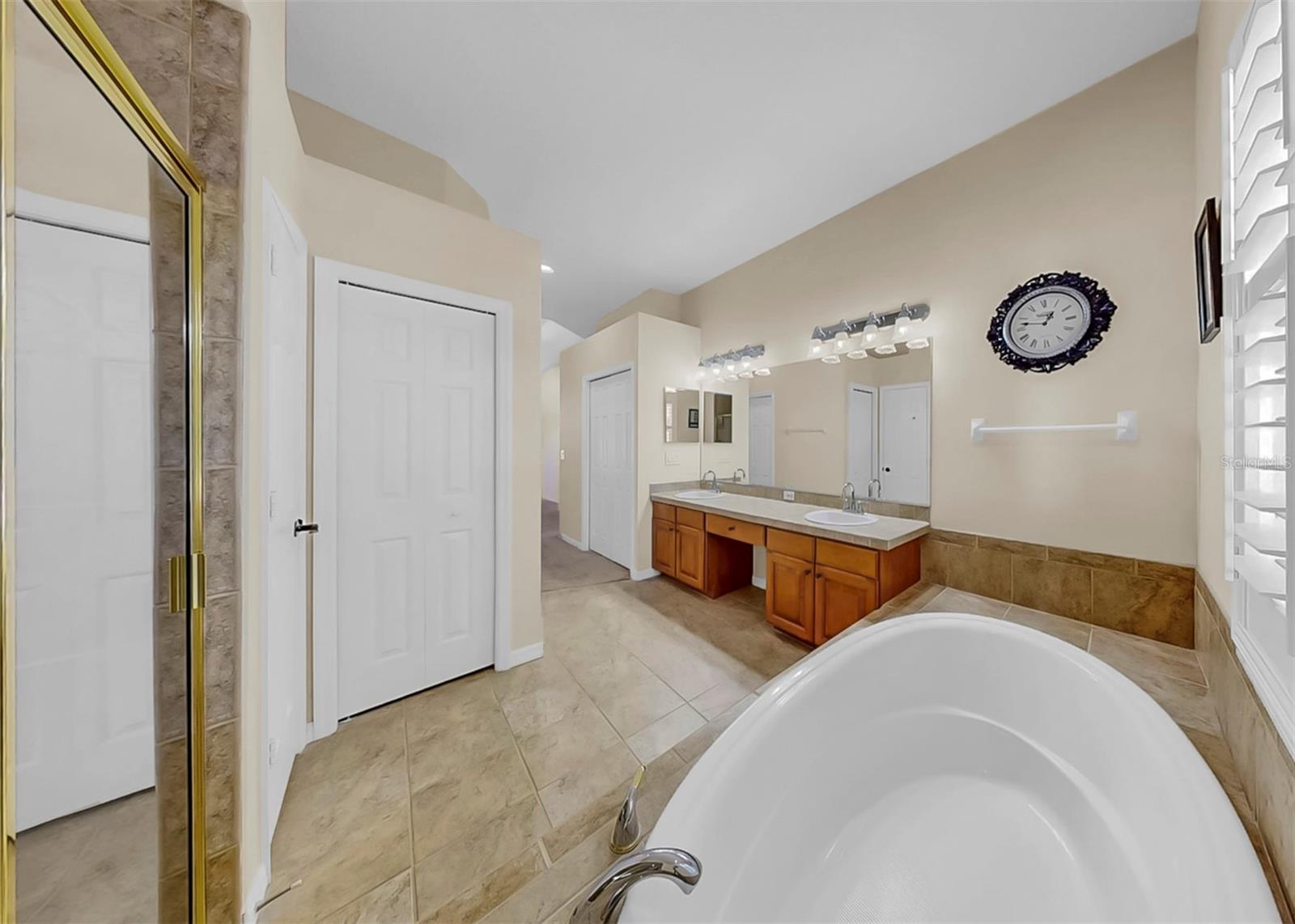 Primary Suite En-suite Bathroom