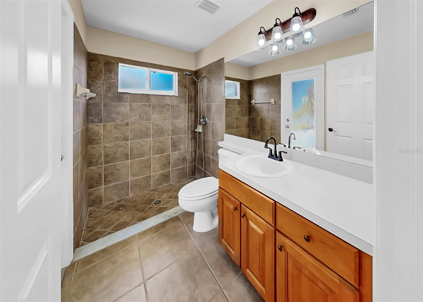 Third Full (Pool Acces) Bath