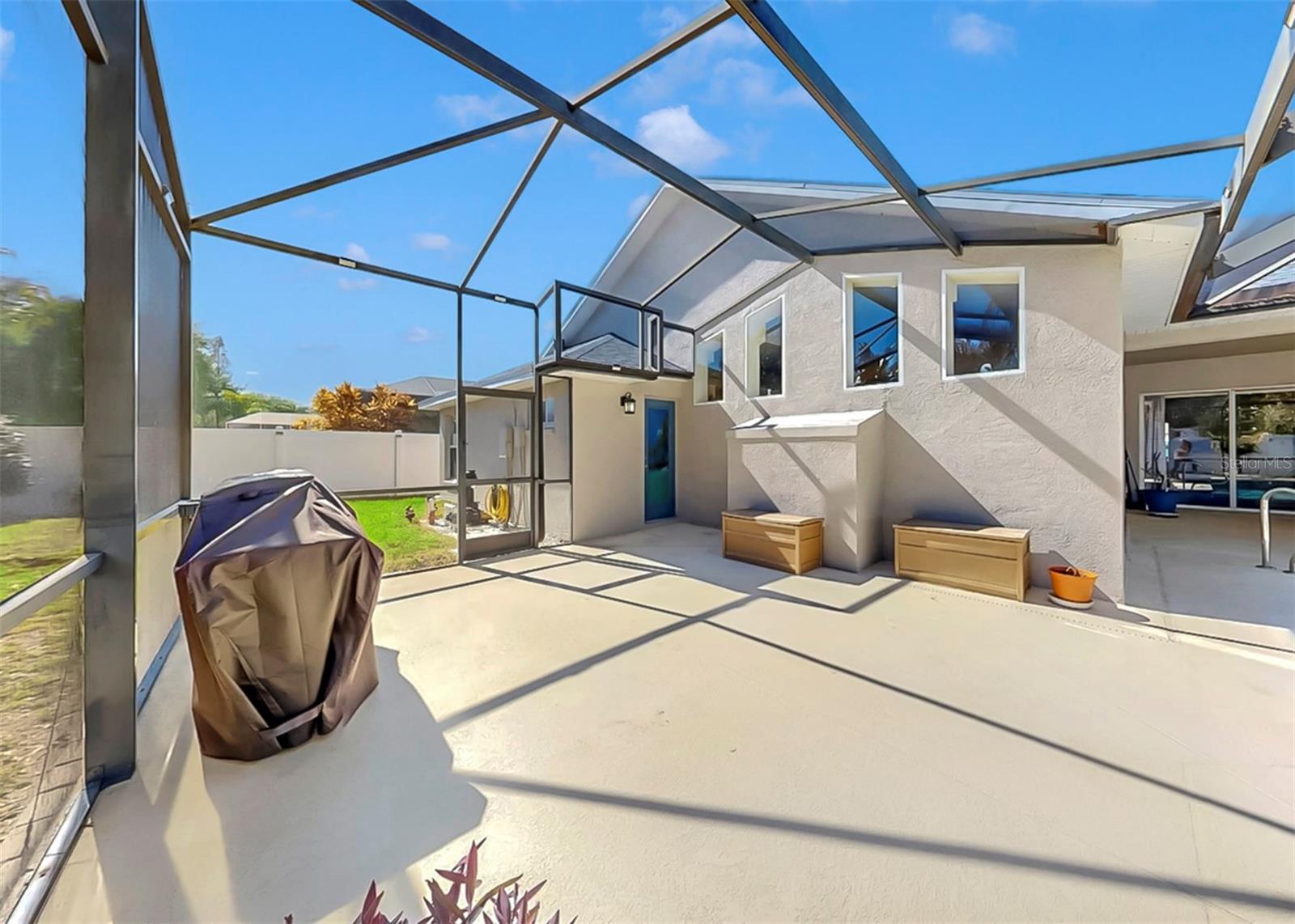 Open-air lanai / patio area