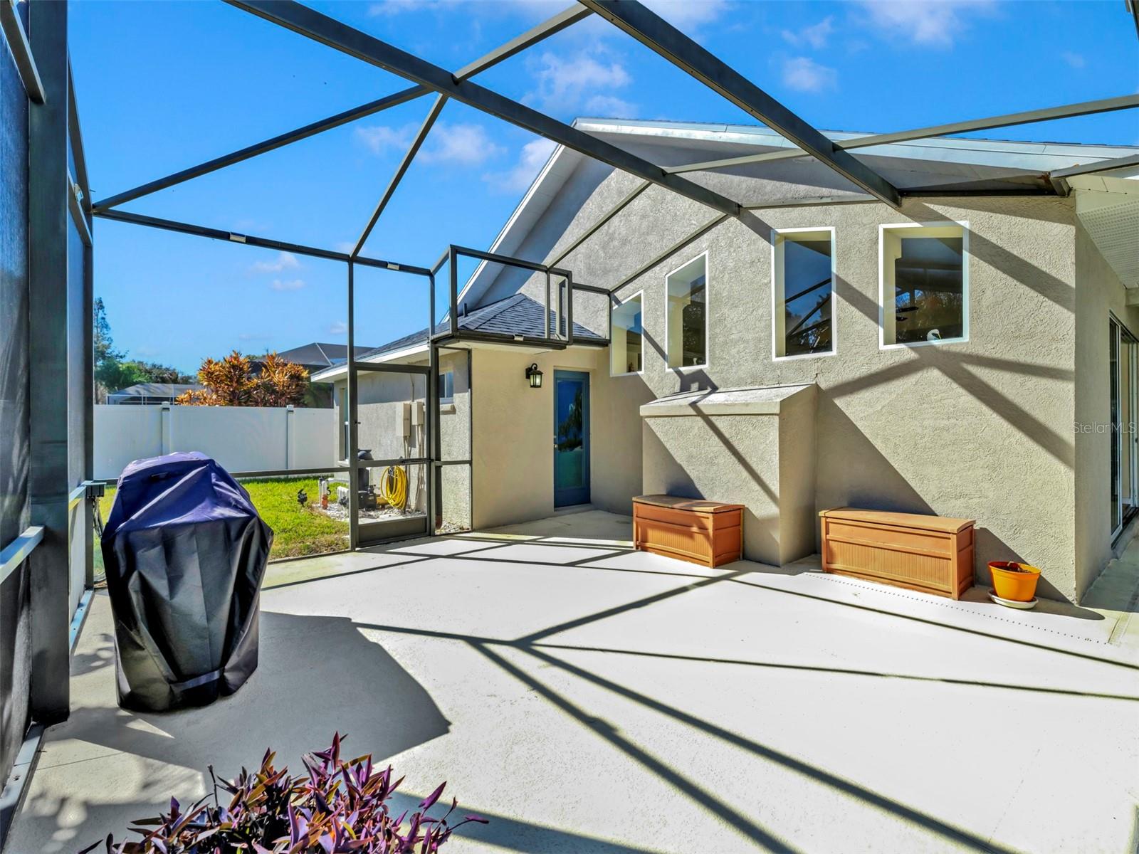 Open-air lanai / patio area