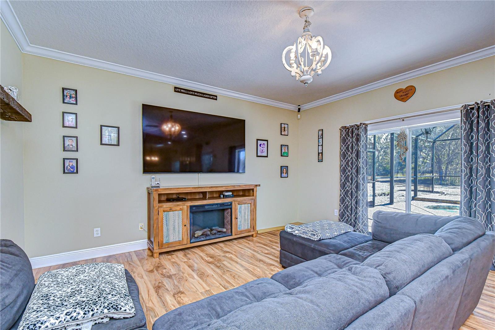 Sliders make the most of the natural light!