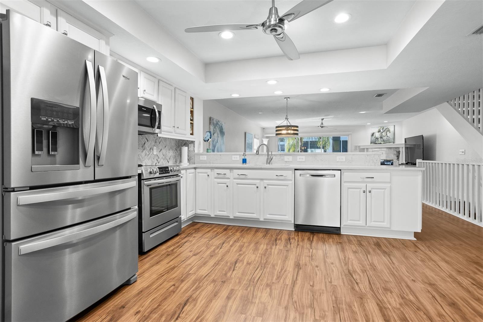 Spacious kitchen with Quartz countertops