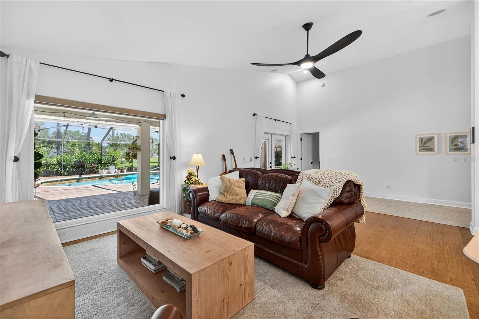 Natural light throughout