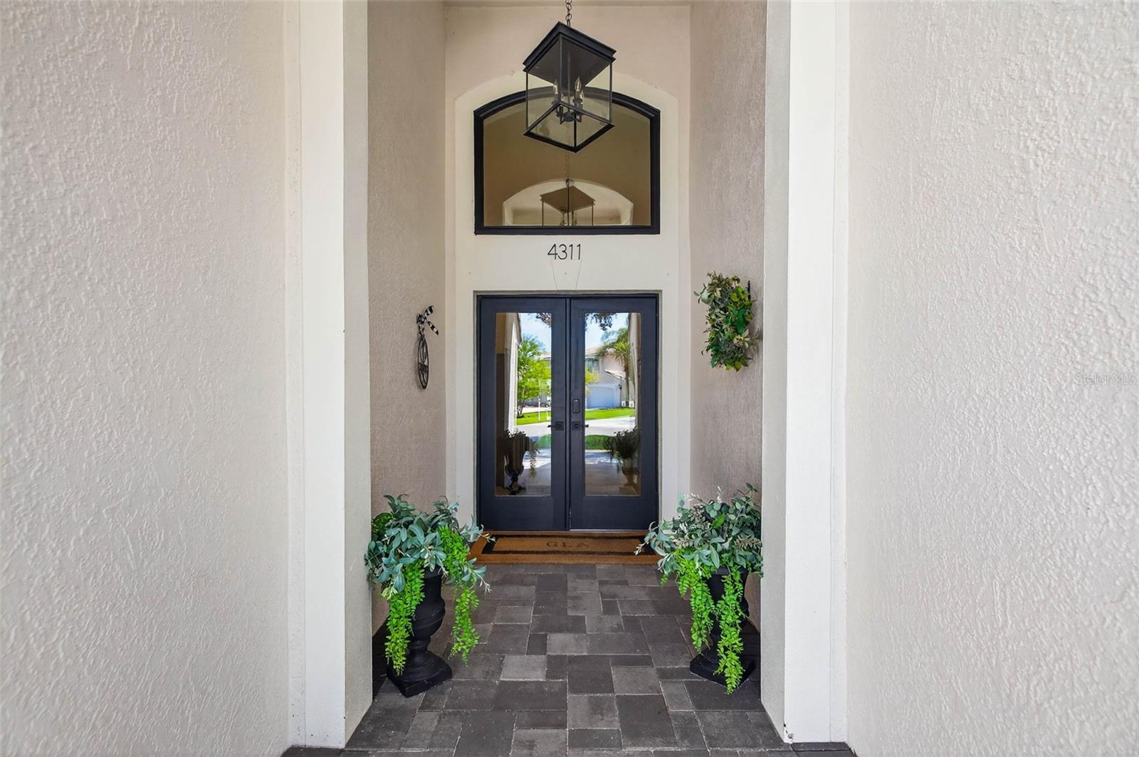 Elegant entryway with volume ceilings