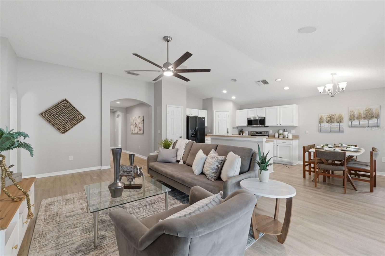 Living/Kitchen combo