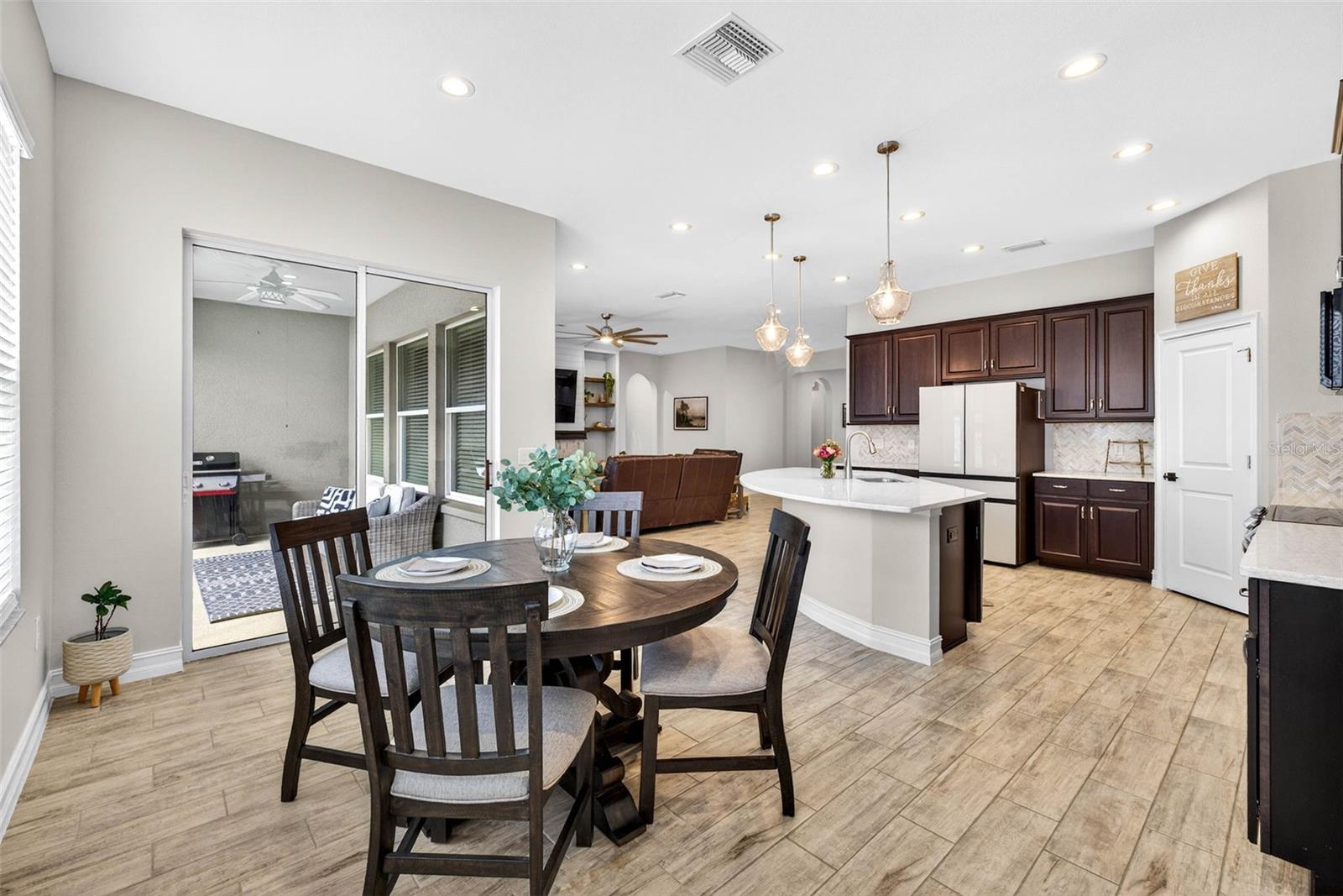 Dinette has views of the outdoors.