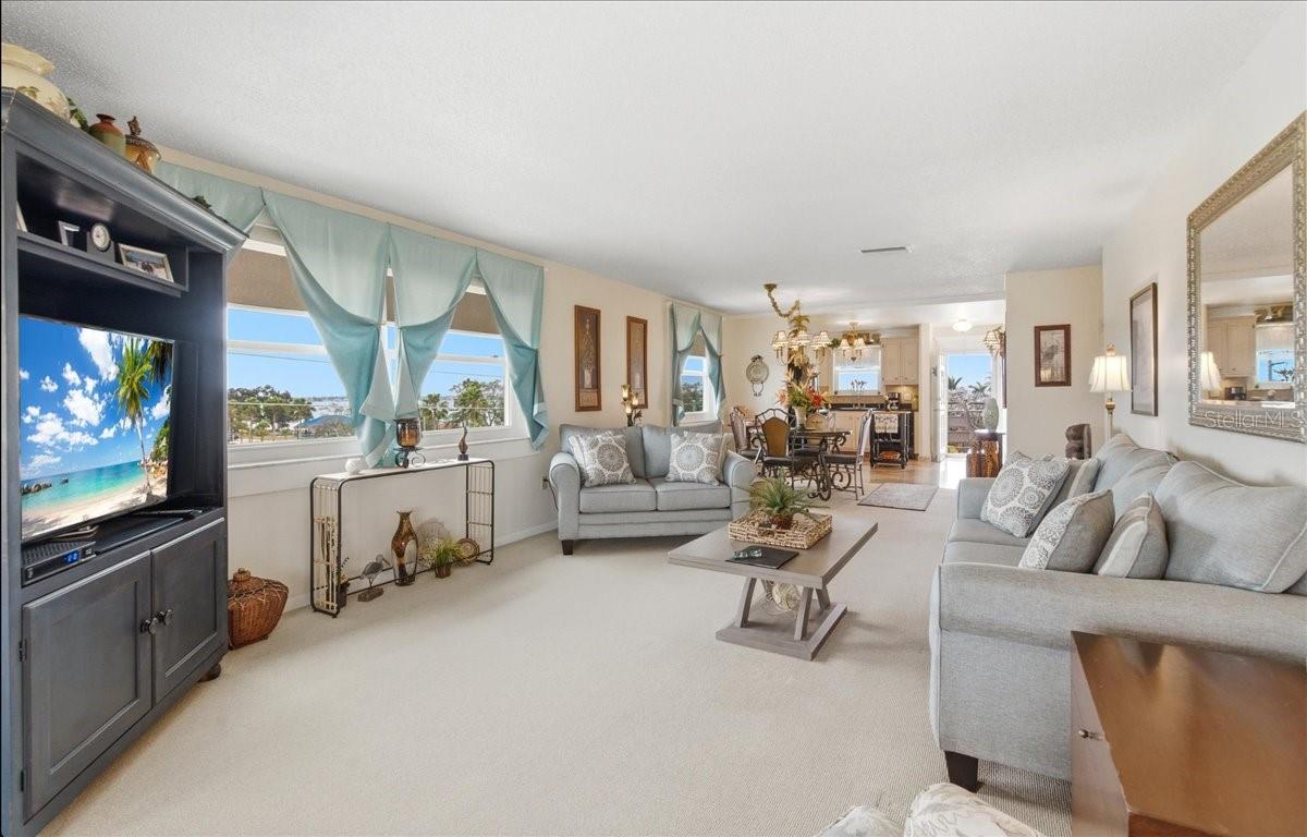 Spacious living room