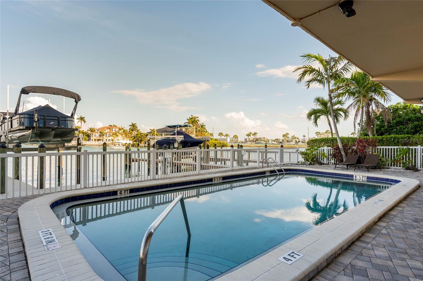 AMAZING POOL AND ENJOY THE POOL AND AMAZING VIEWS