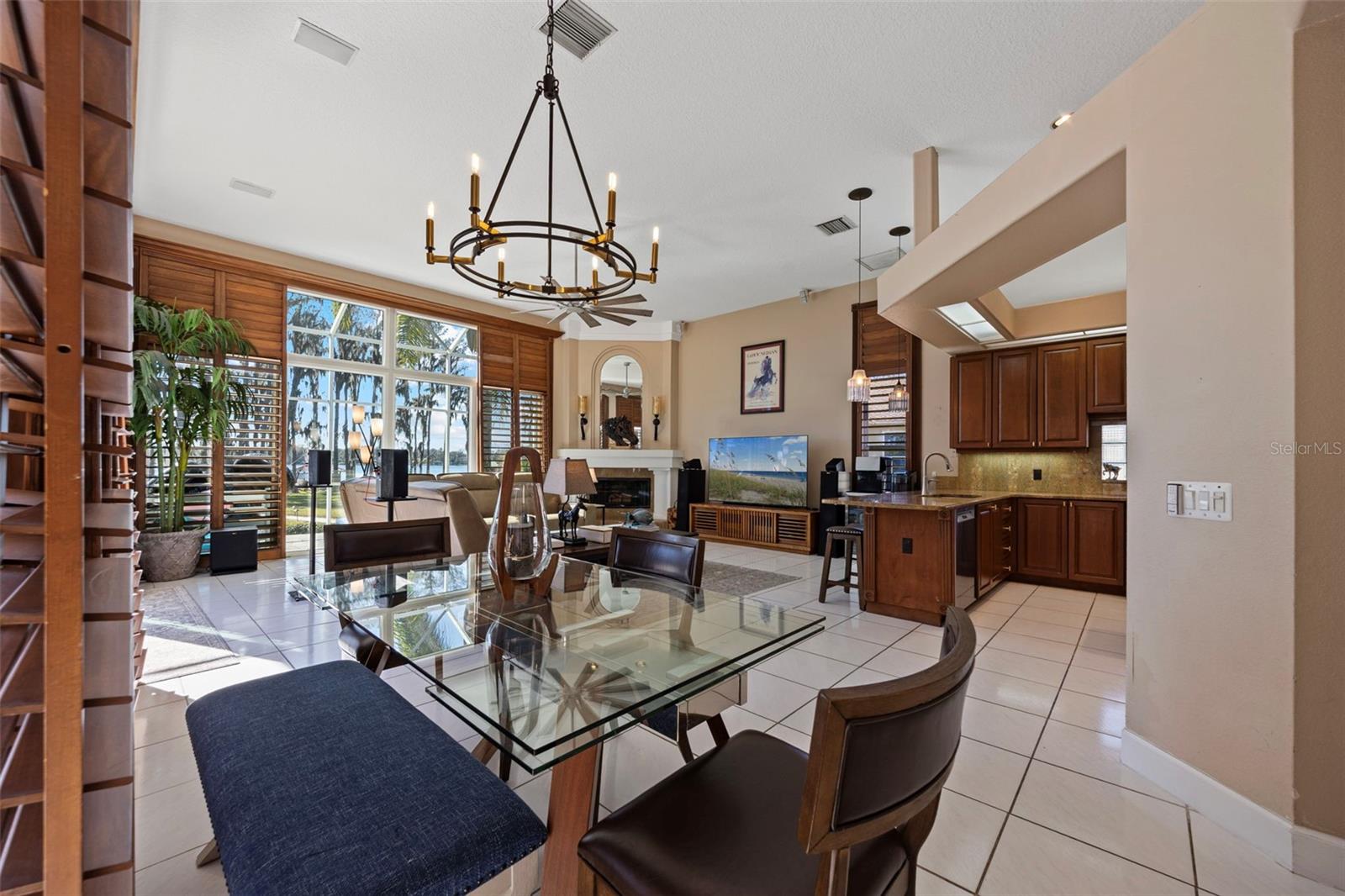 Breakfast area and family room with view of lake