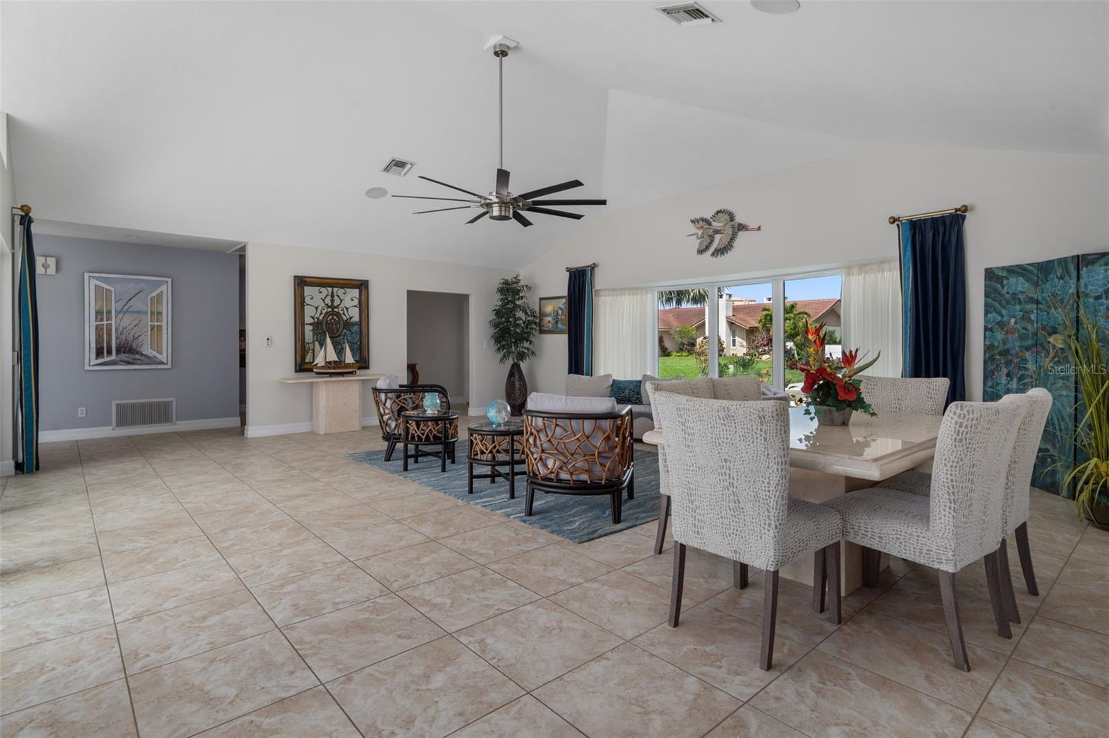 Open dining ideal for entertaining.